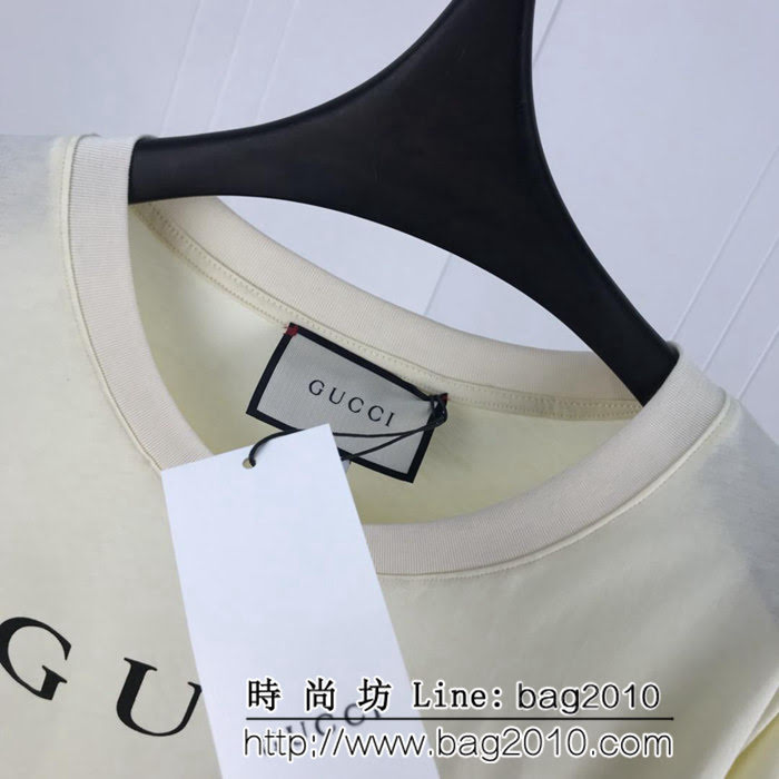 GUCCI古馳 19早春新款 官網同步 紅唇印花 米色短袖 男女同款 ydi2527